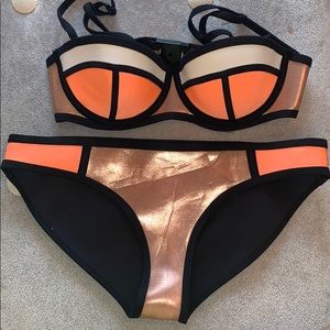 •TRIANGL Metallic Set•